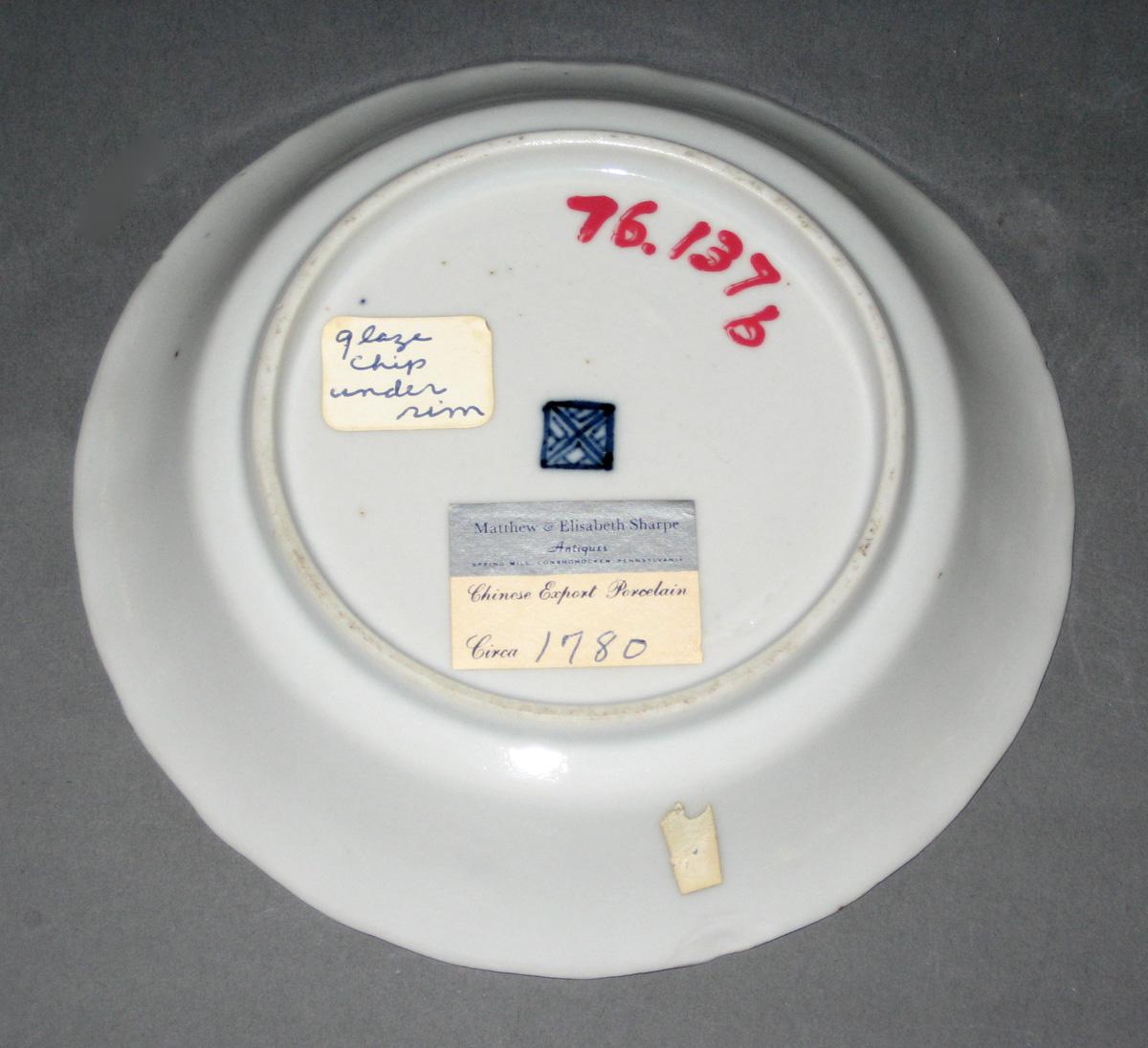 1976.0137 B Saucer underside