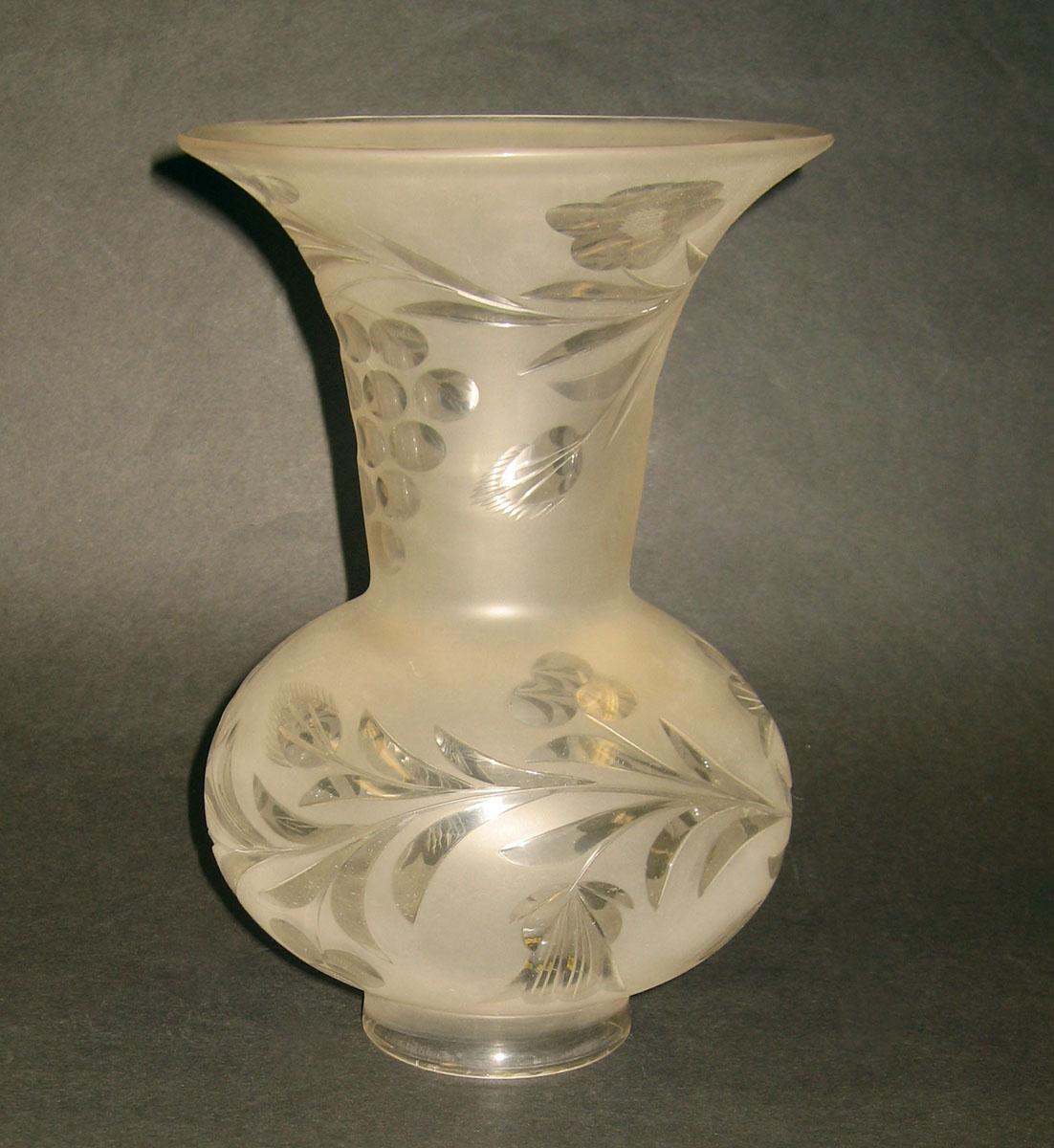 1976.0139 Glass lamp gobe