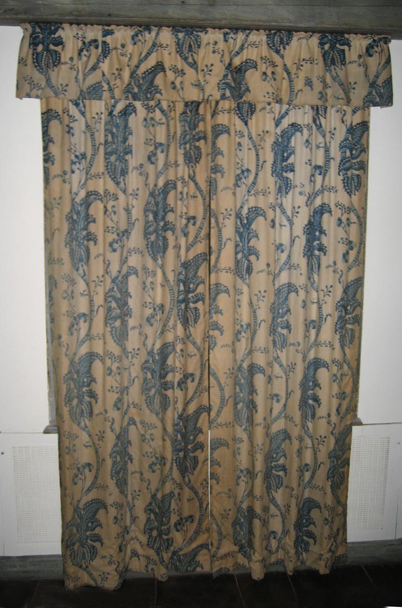 1952.0328 Side Curtains and Valance view 2