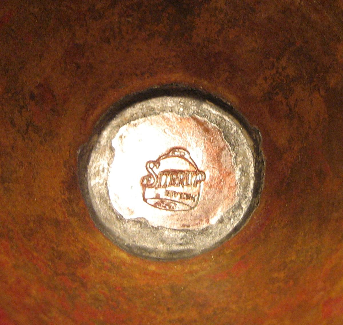 1976.0199 A, B Urn (mark)