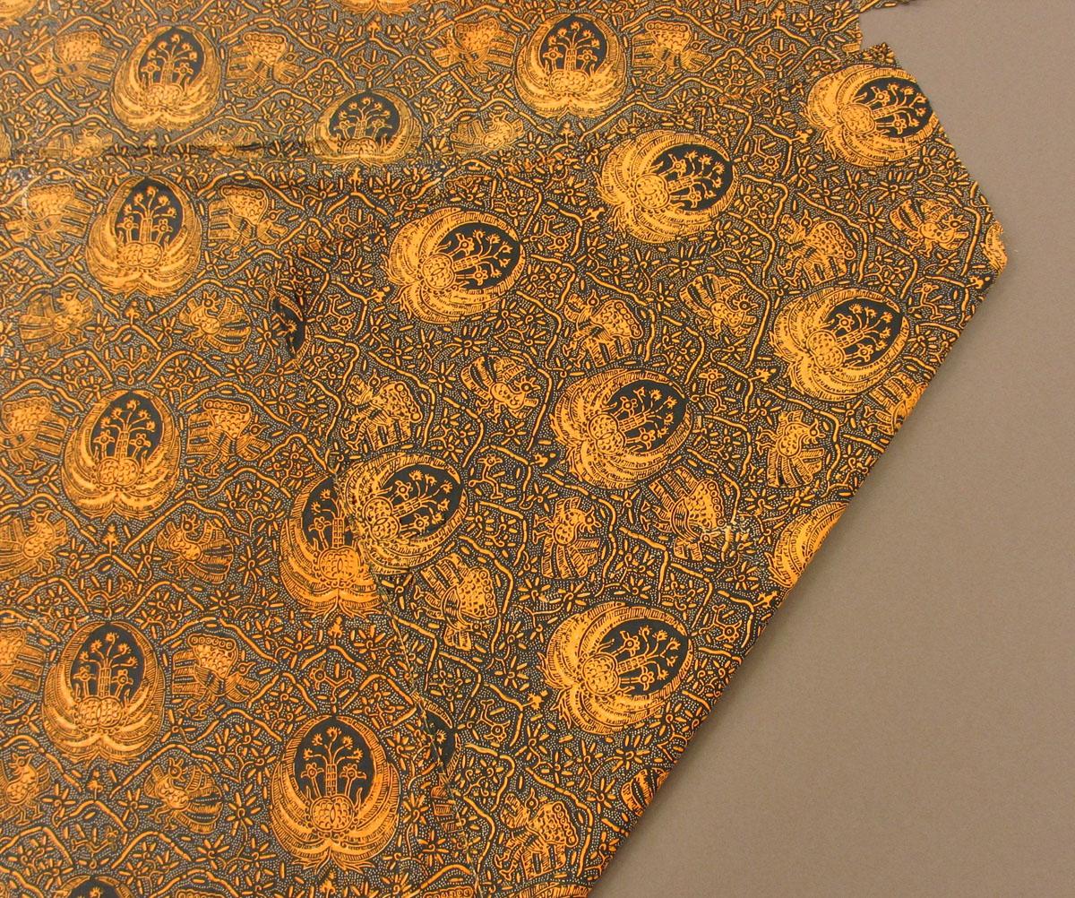 1976.0209 Textile, printed partial folded corner