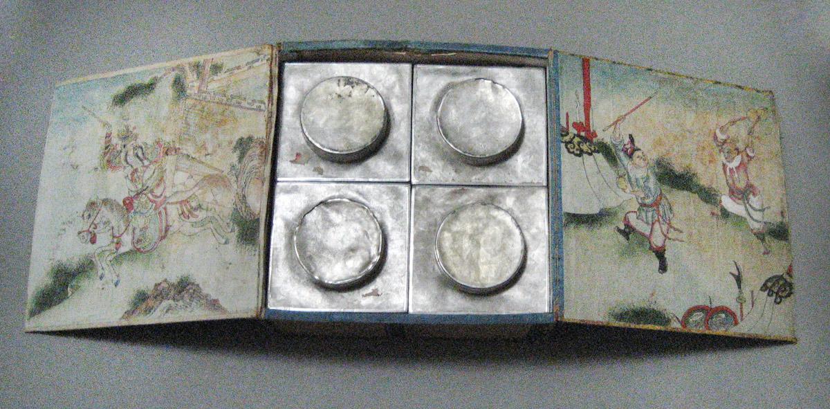 1976.0222 A-I Teabox opened