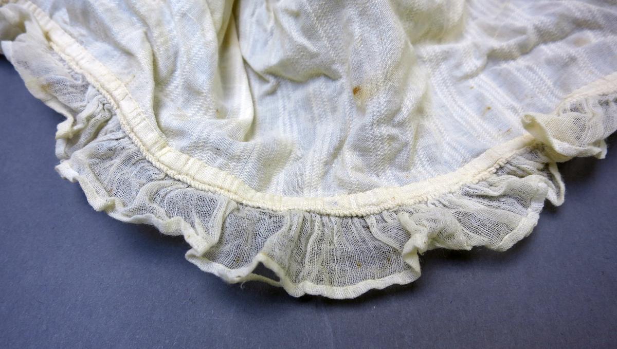 1976.0242.001 Cap, Ruffle
