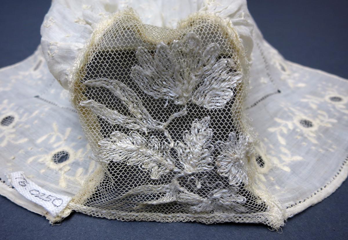 1976.0250 Cap, Lace 2