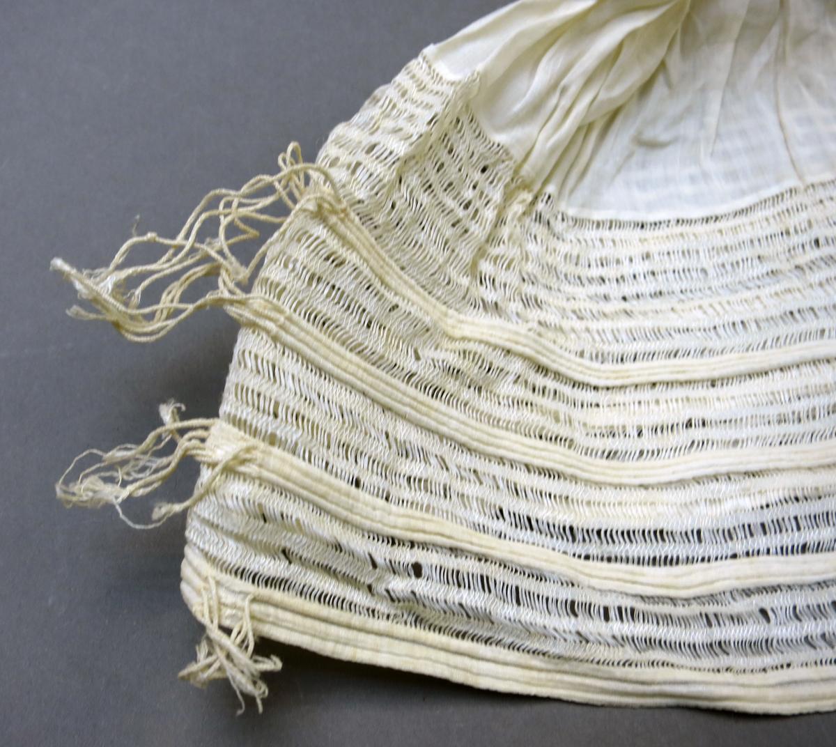 1976.0252 Cap, Drawstrings