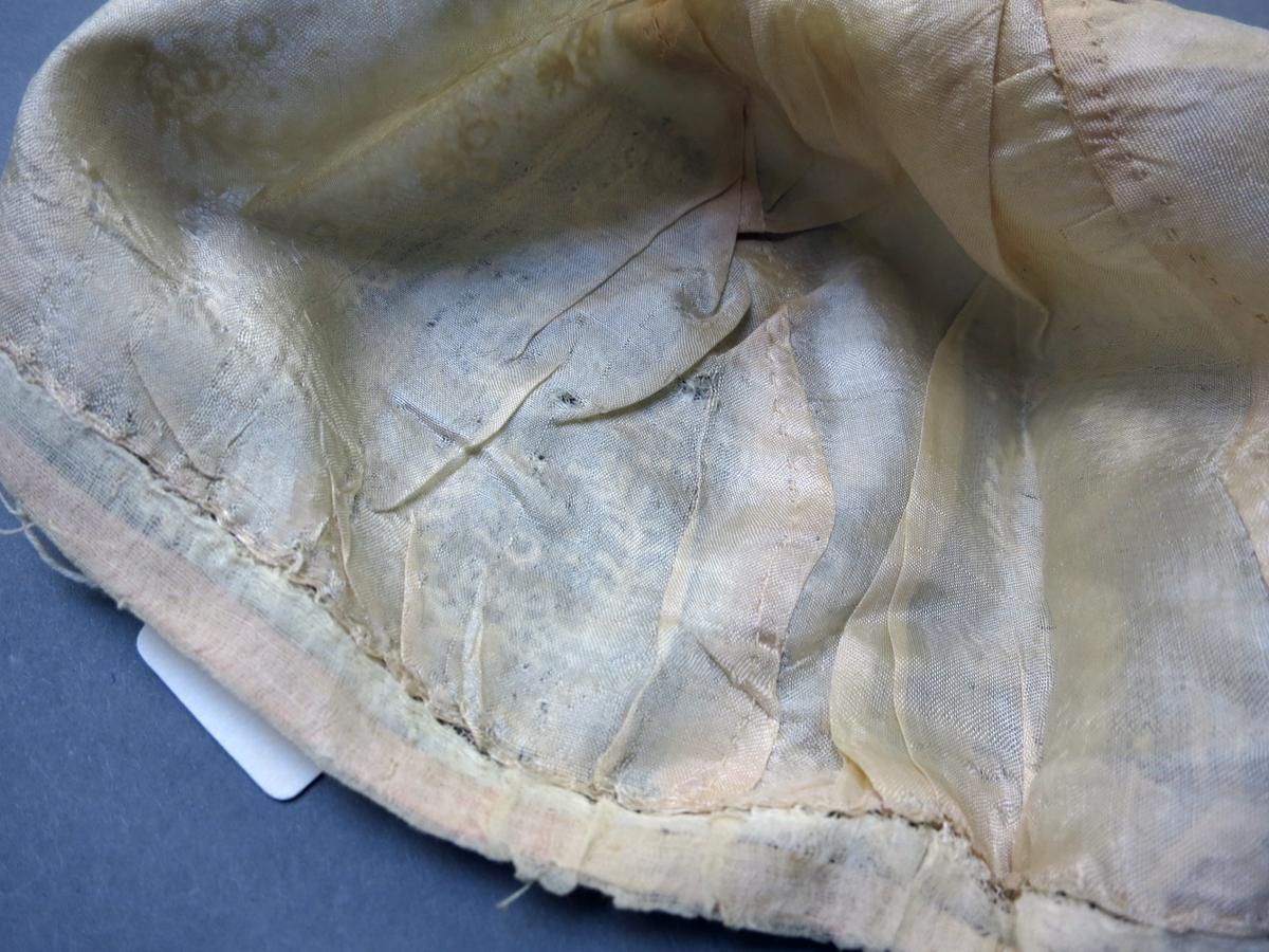 1976.0256 Cap, Lining 2