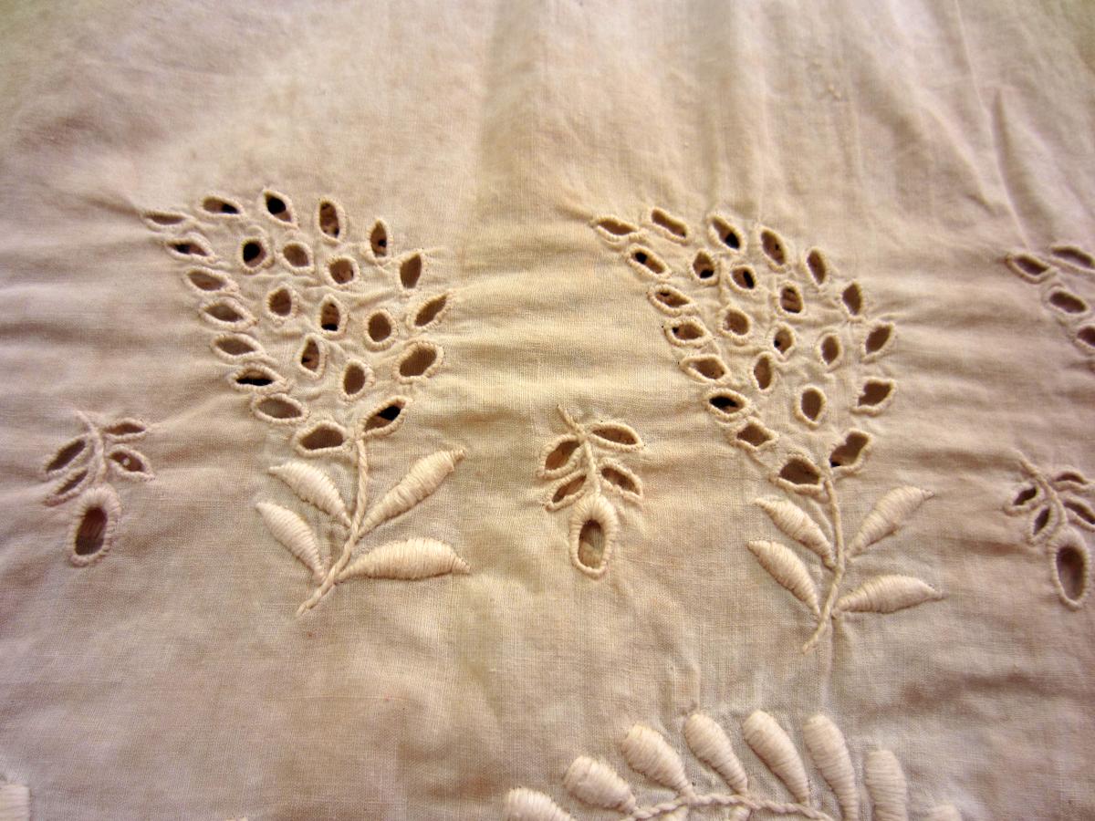 1976.0257 Petticoat, Detail 3