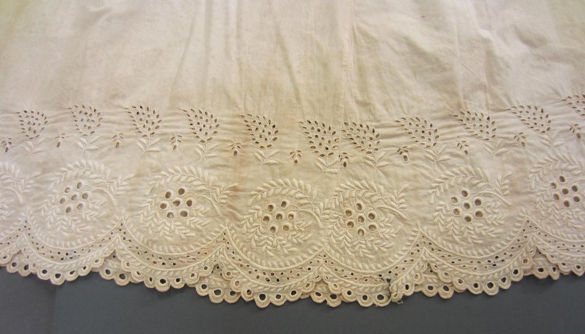 1976.0257 Petticoat, Detail