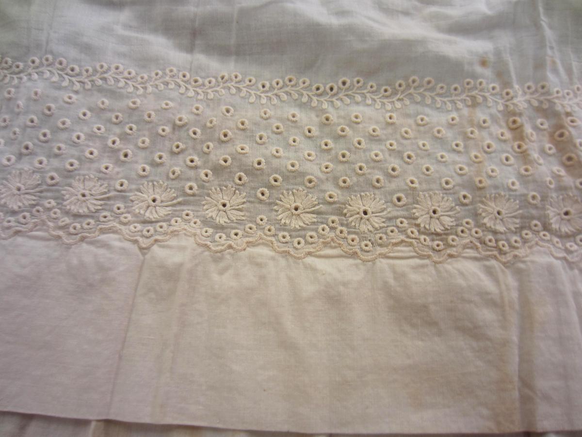 1976.0258 Petticoat, Detail