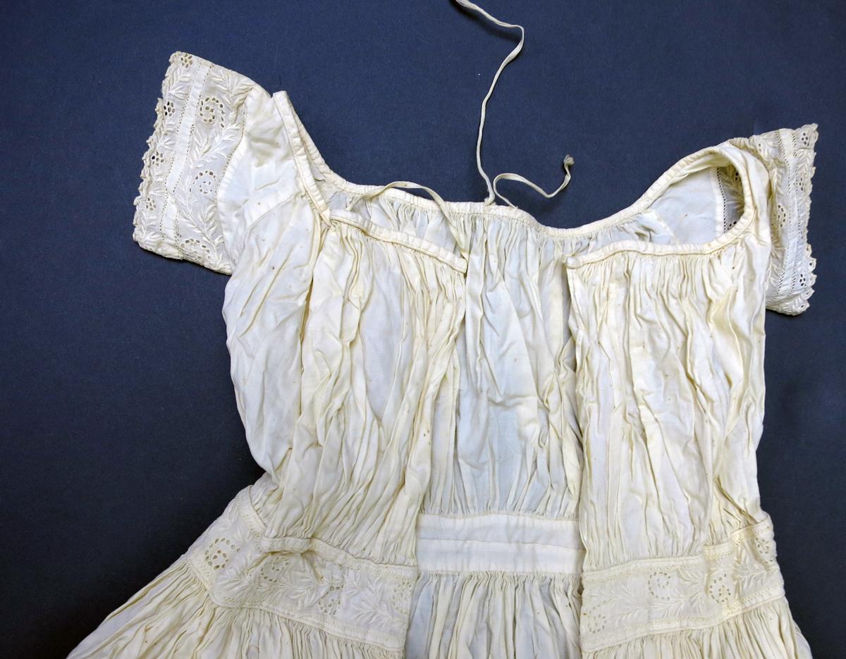 1976.0259 Dress, Drawstrings