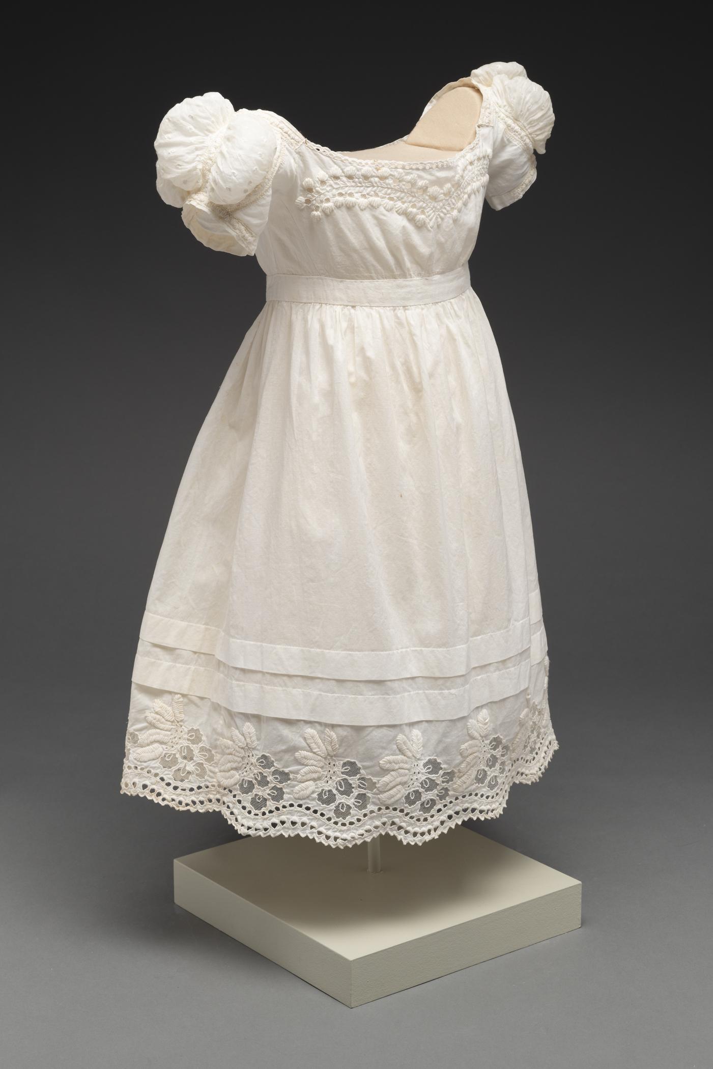 1976.0260 Dress, view 3