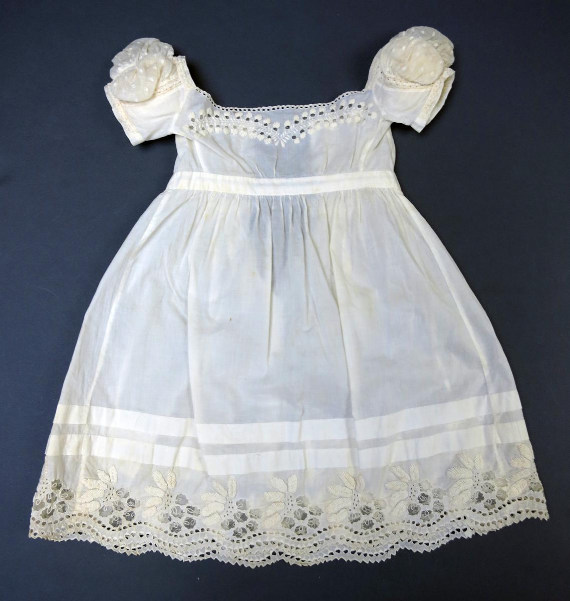 1976.0260 Dress, view 4
