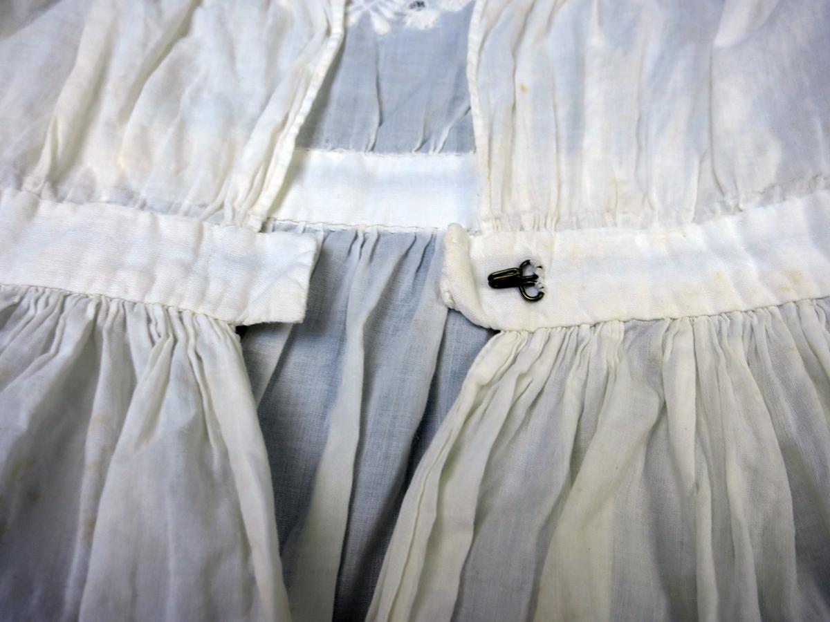 1976.0260 Dress, detail, hook