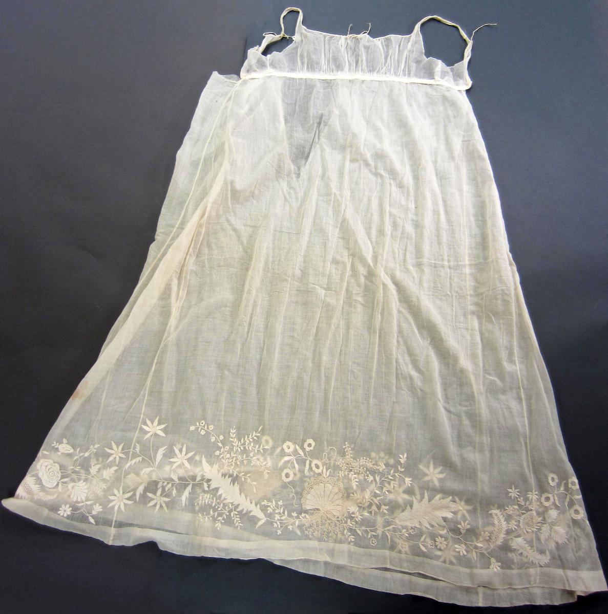 1976.0262 Dress, front