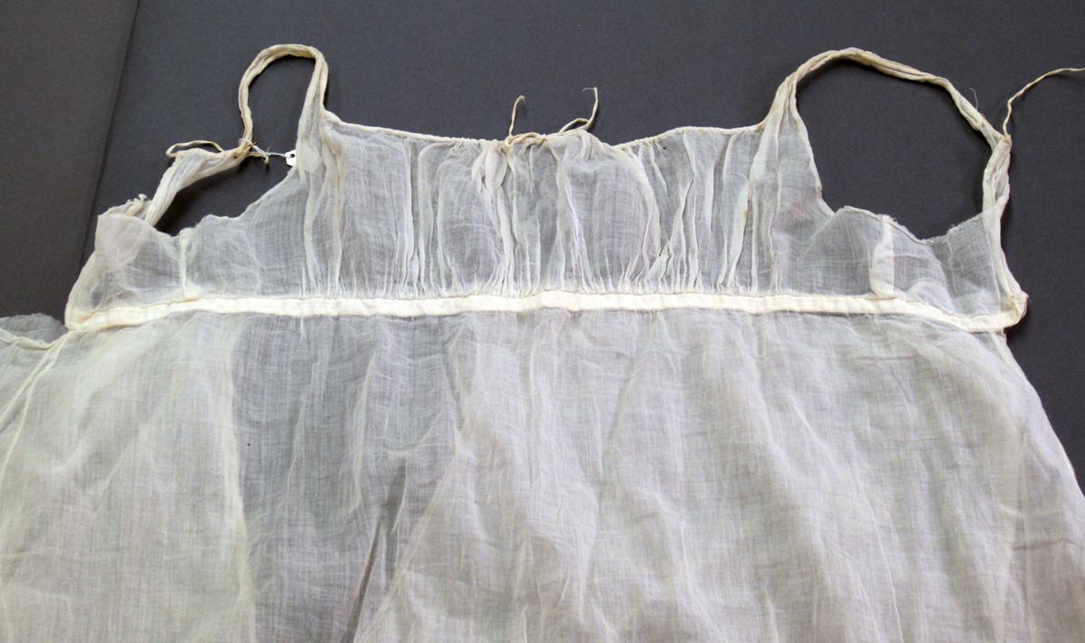 1976.0262 Dress, Bodice 3