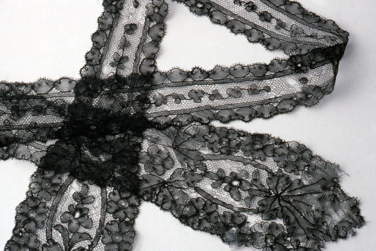 1976.0270 Lappet, Lace lappet