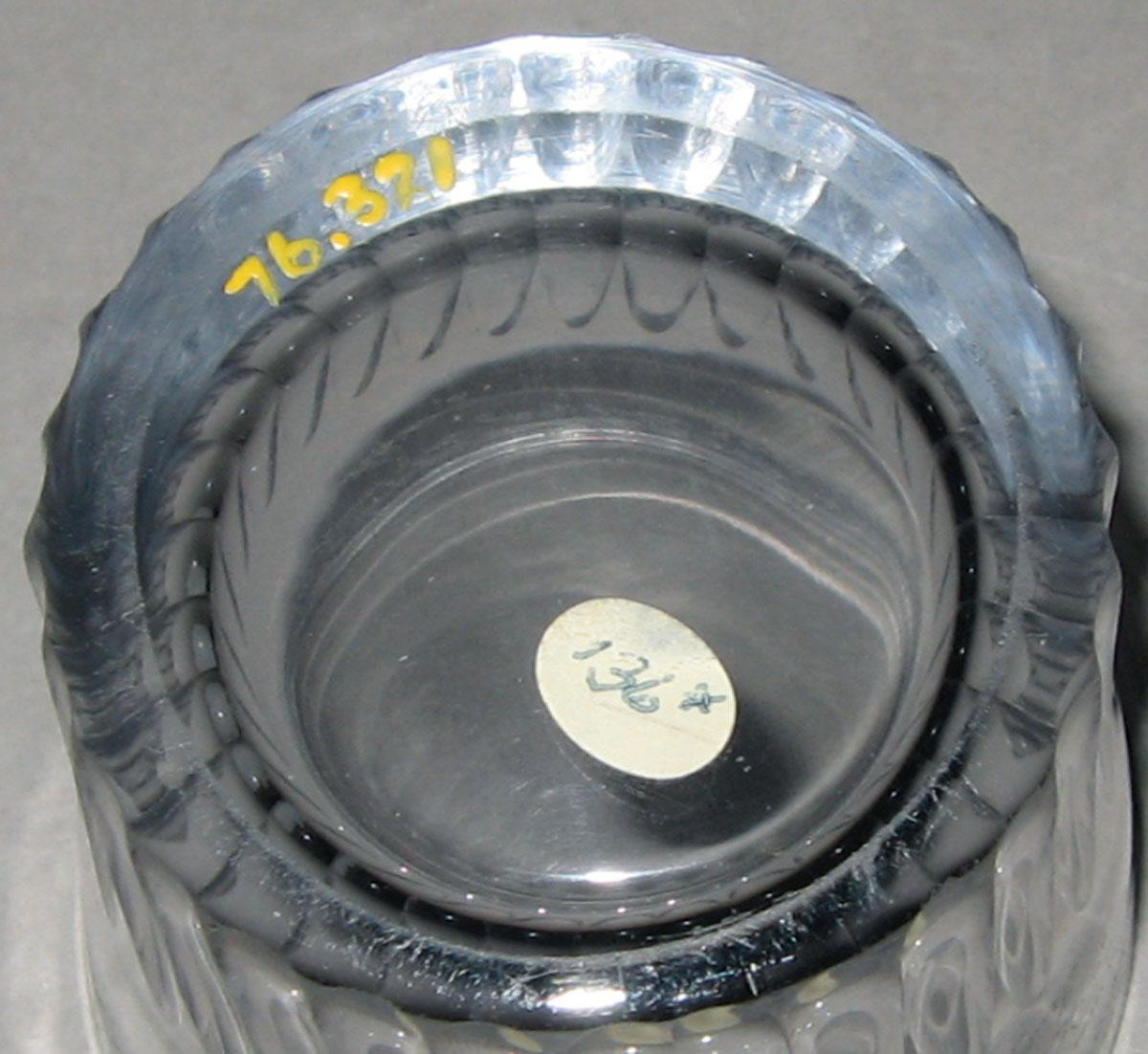 1976.0321 Colorless glass tumbler (underside)