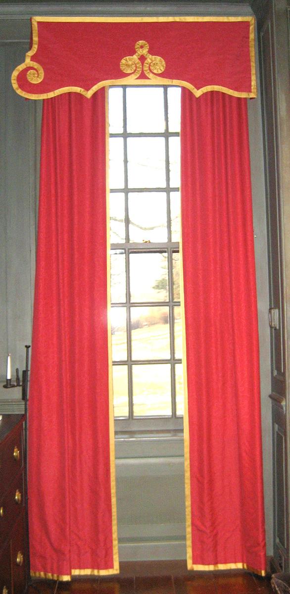 1976.0500.002 window hangings