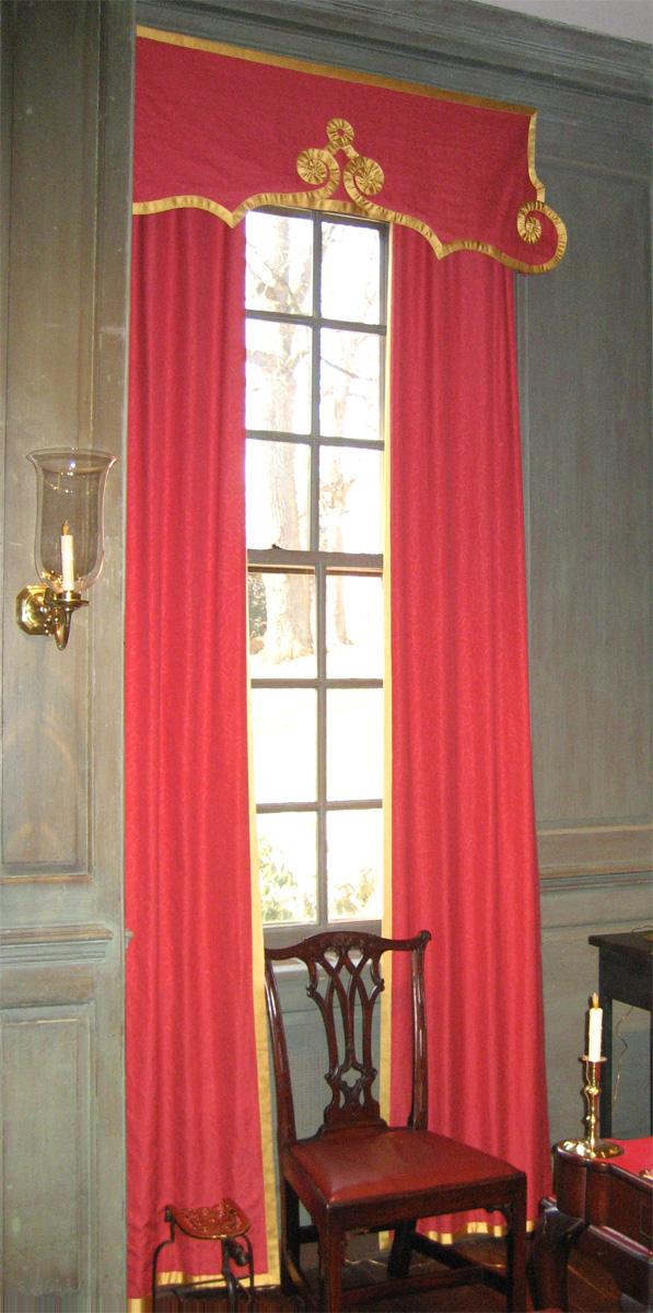 1976.0500.003 window hangings