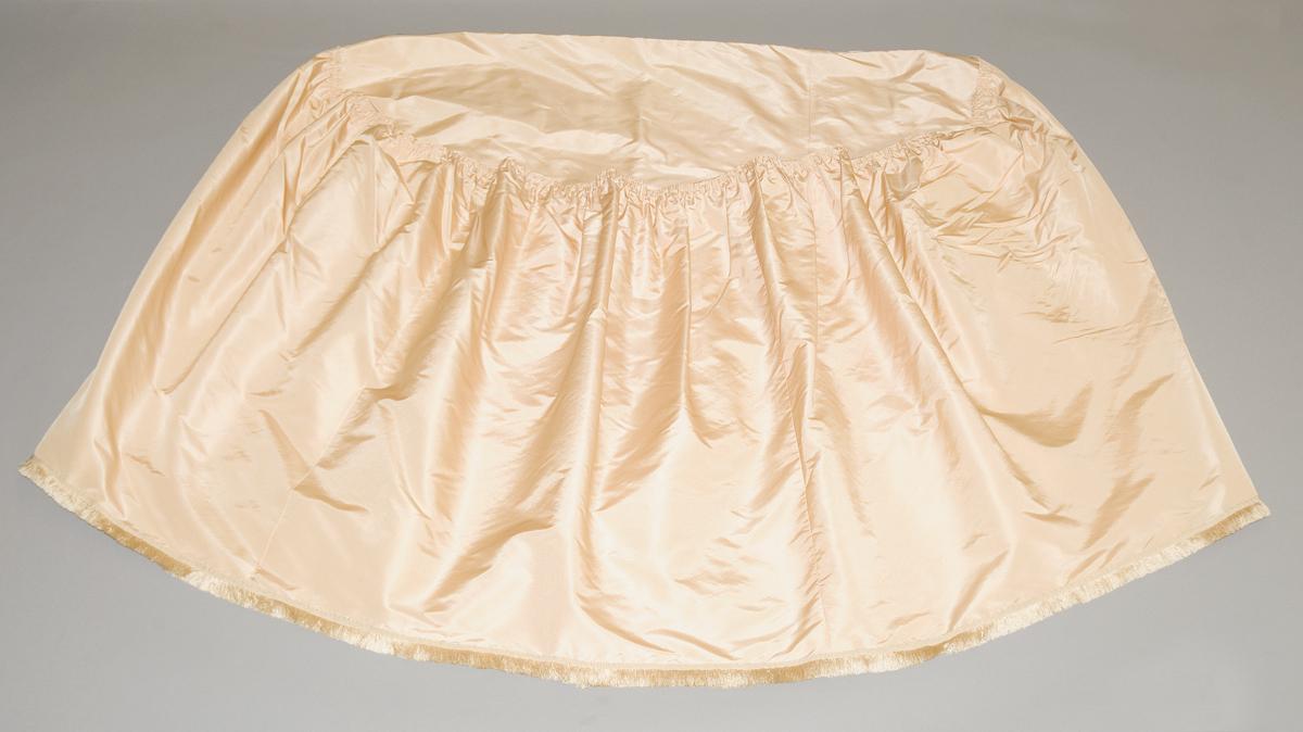 1976.0519 Table cover, dressing table cover