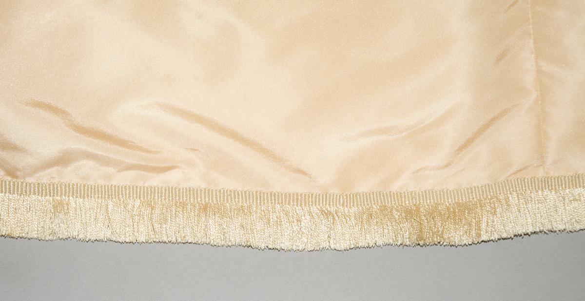 1976.0519 Table cover, dressing table cover detail