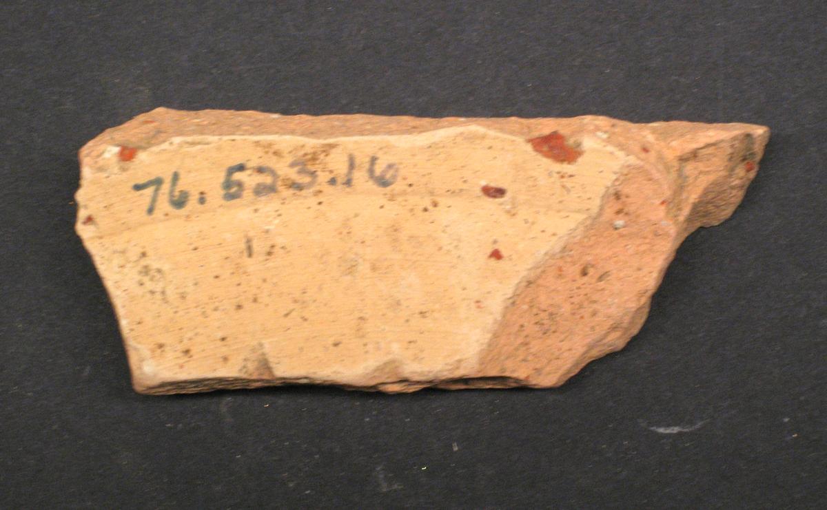 1976.0523.016 Ceramic Fragment (underside)
