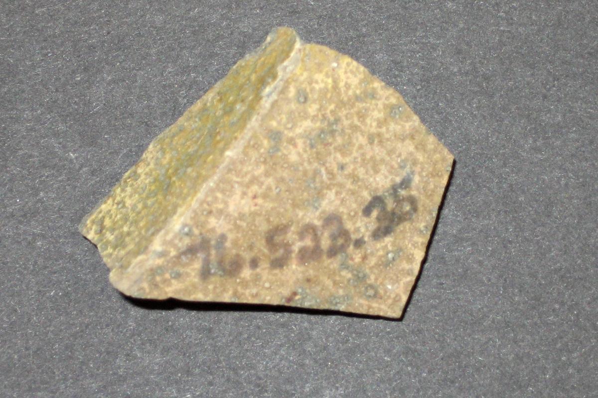 1976.0523.035 Ceramic Fragment
