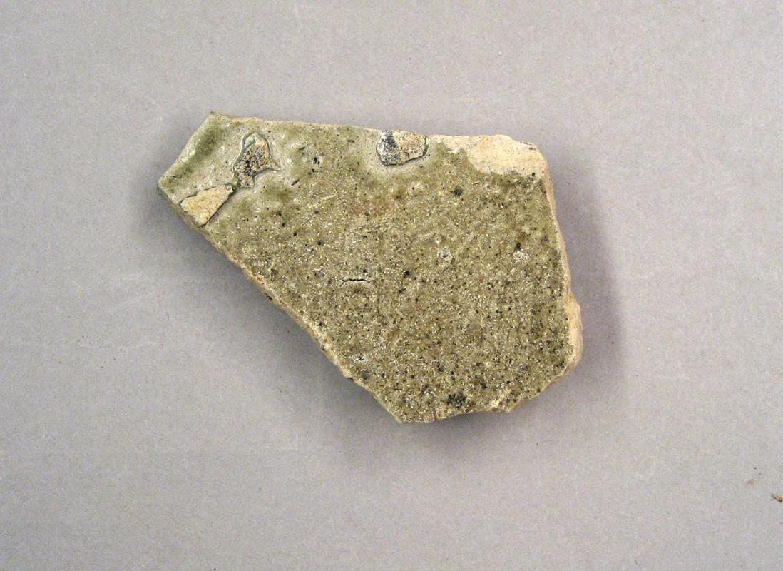 1976.0523.040 Ceramic fragment-underside