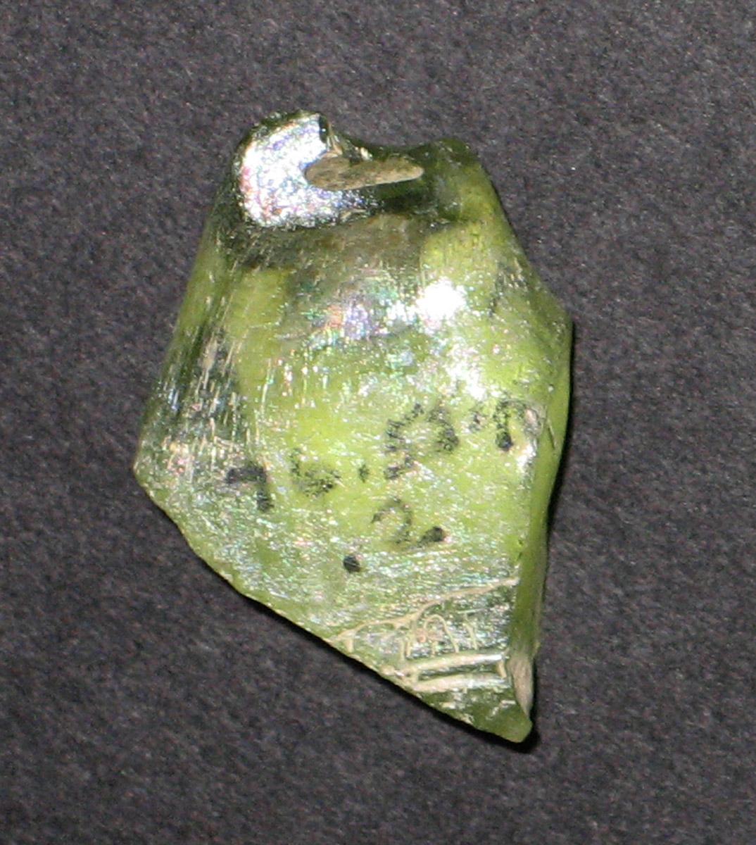 1976.0524.002 Glass fragment