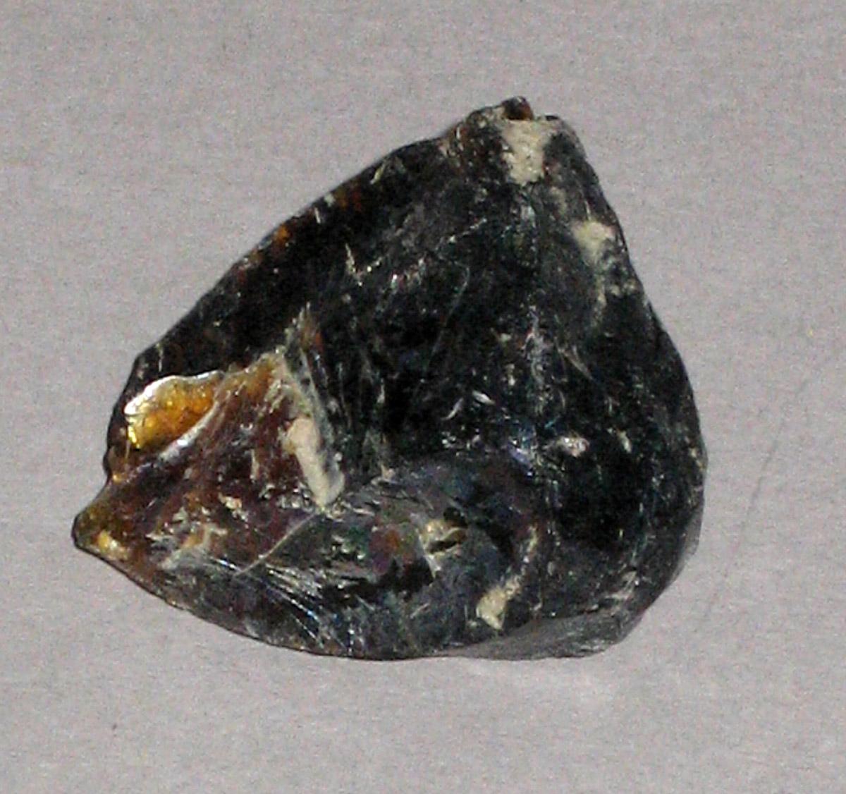 1976.0524.017 Glass fragment