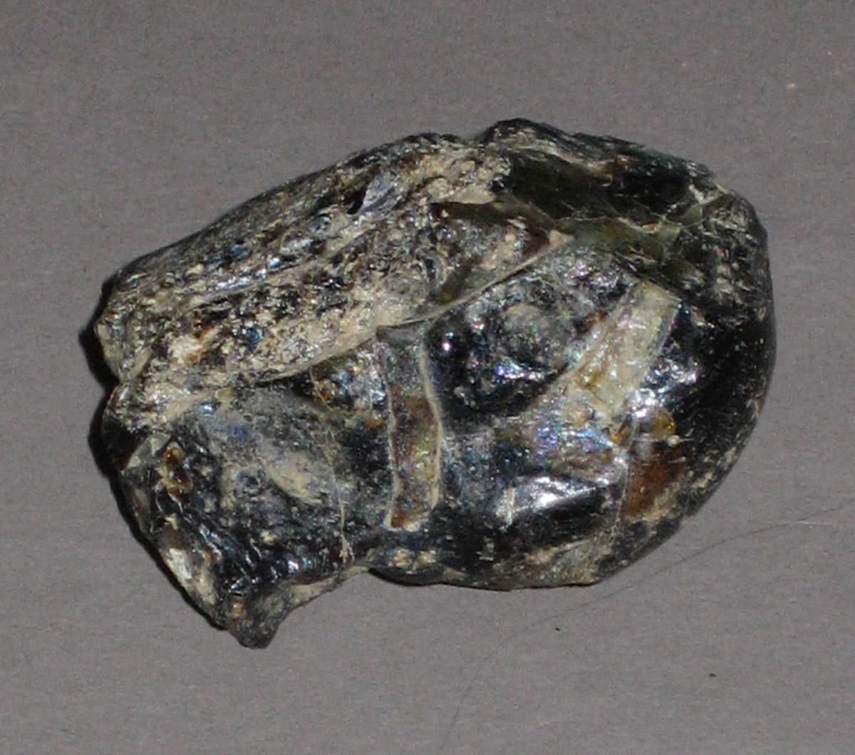 1976.0524.018 Glass fragment