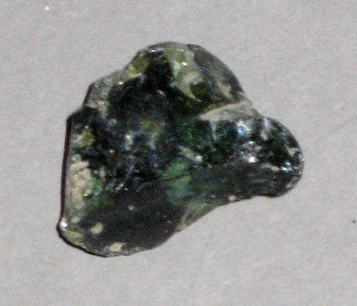 1976.0524.019 Glass fragment
