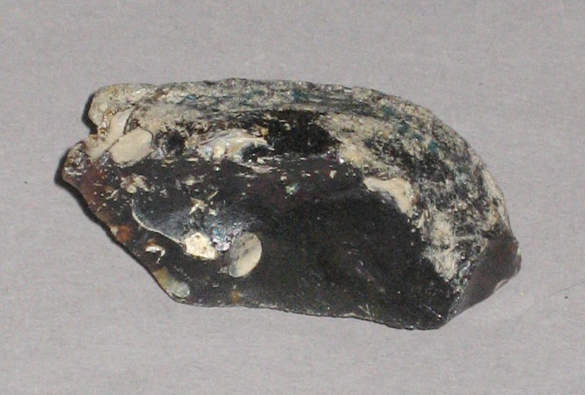 1976.0524.020 Glass fragment