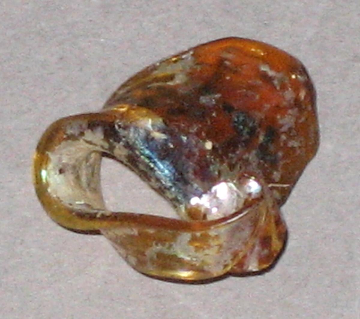 1976.0524.022 Glass fragment
