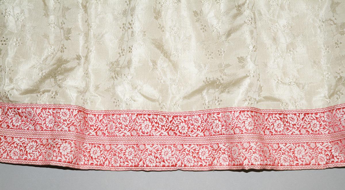 1957.1317 Window hanging, valance