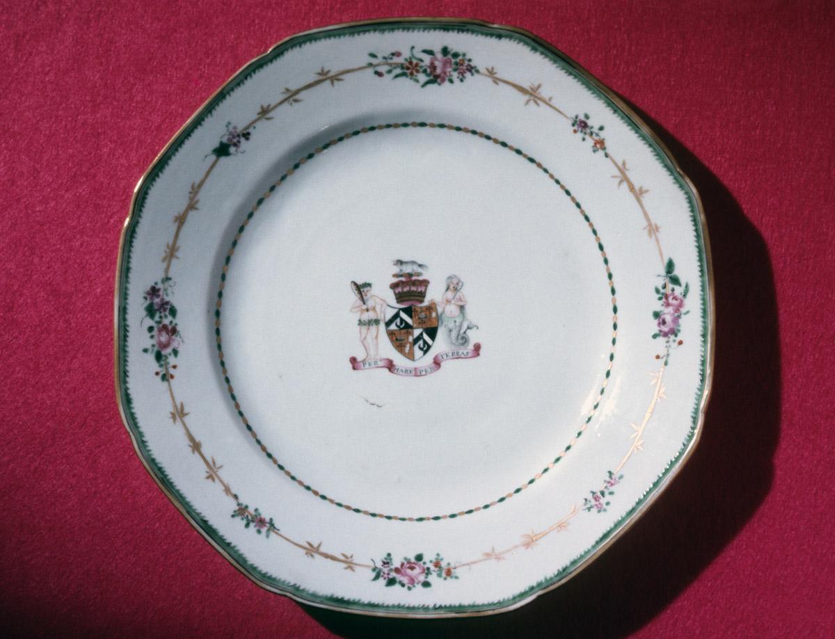 1977.0006 Porcelain Plate