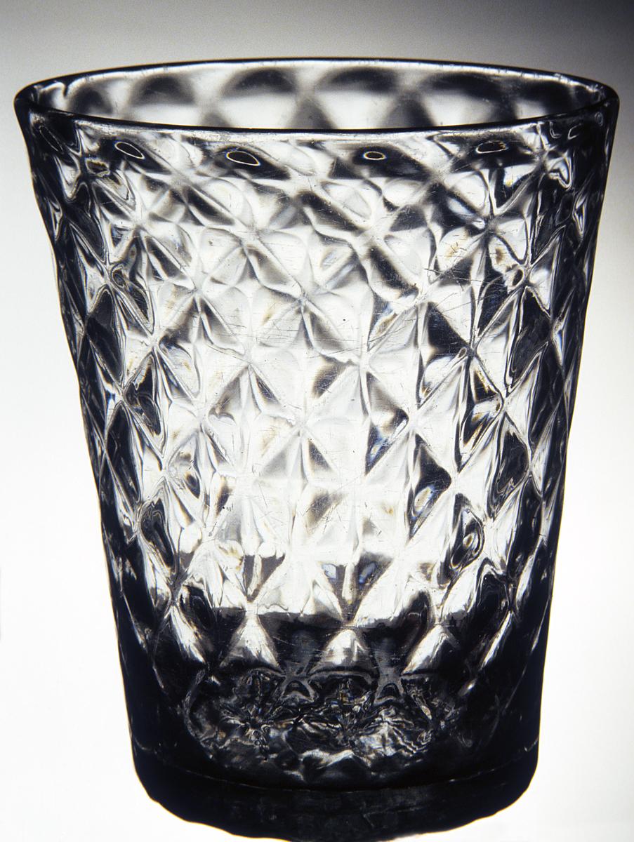 1977.0007 Colorless glass tumbler