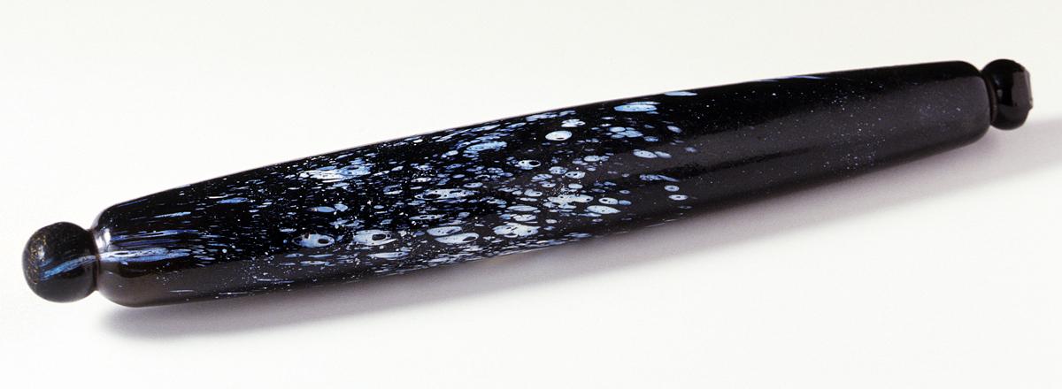 1977.0008 Glass rolling pin