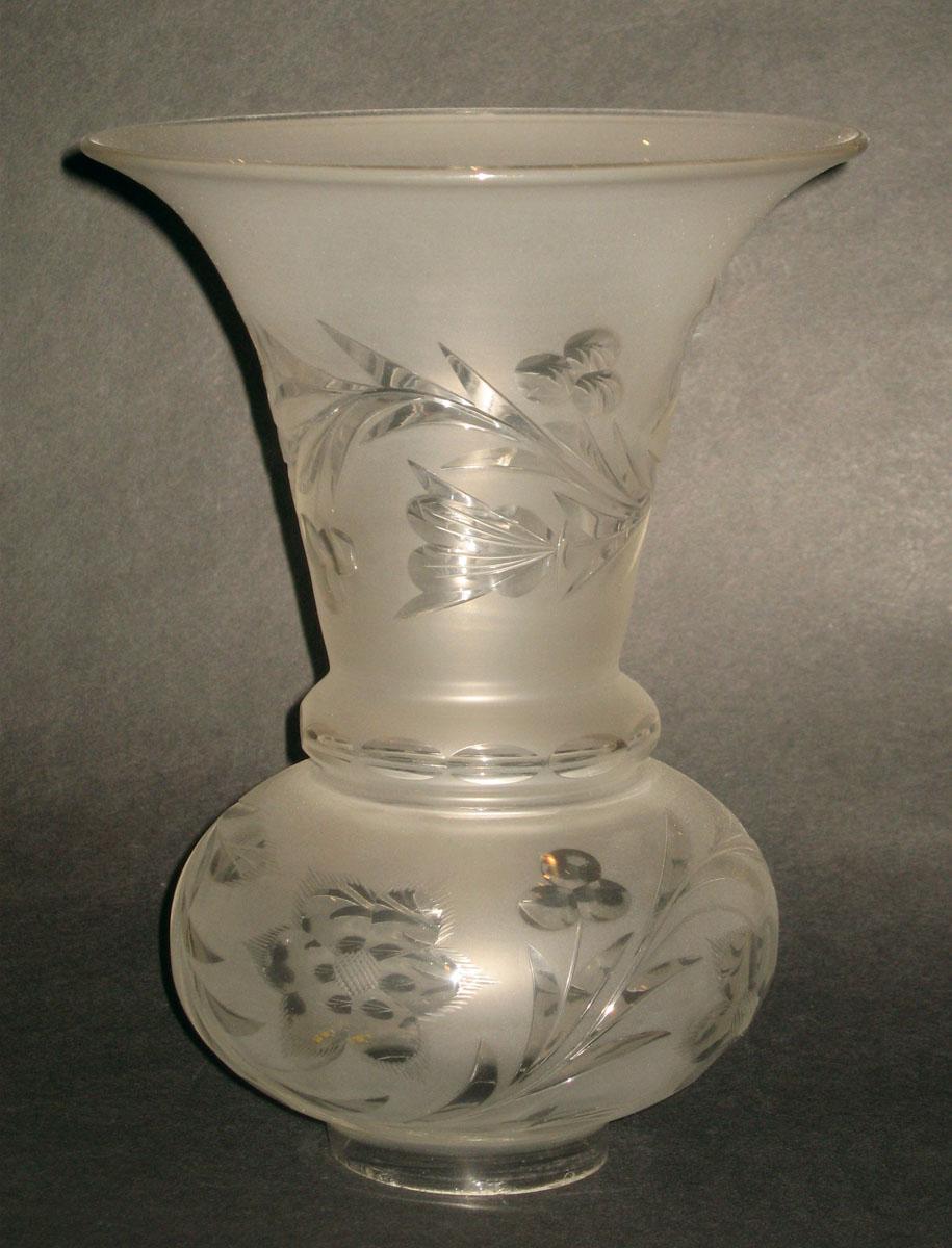 1977.0010.001 Glass lamp shade