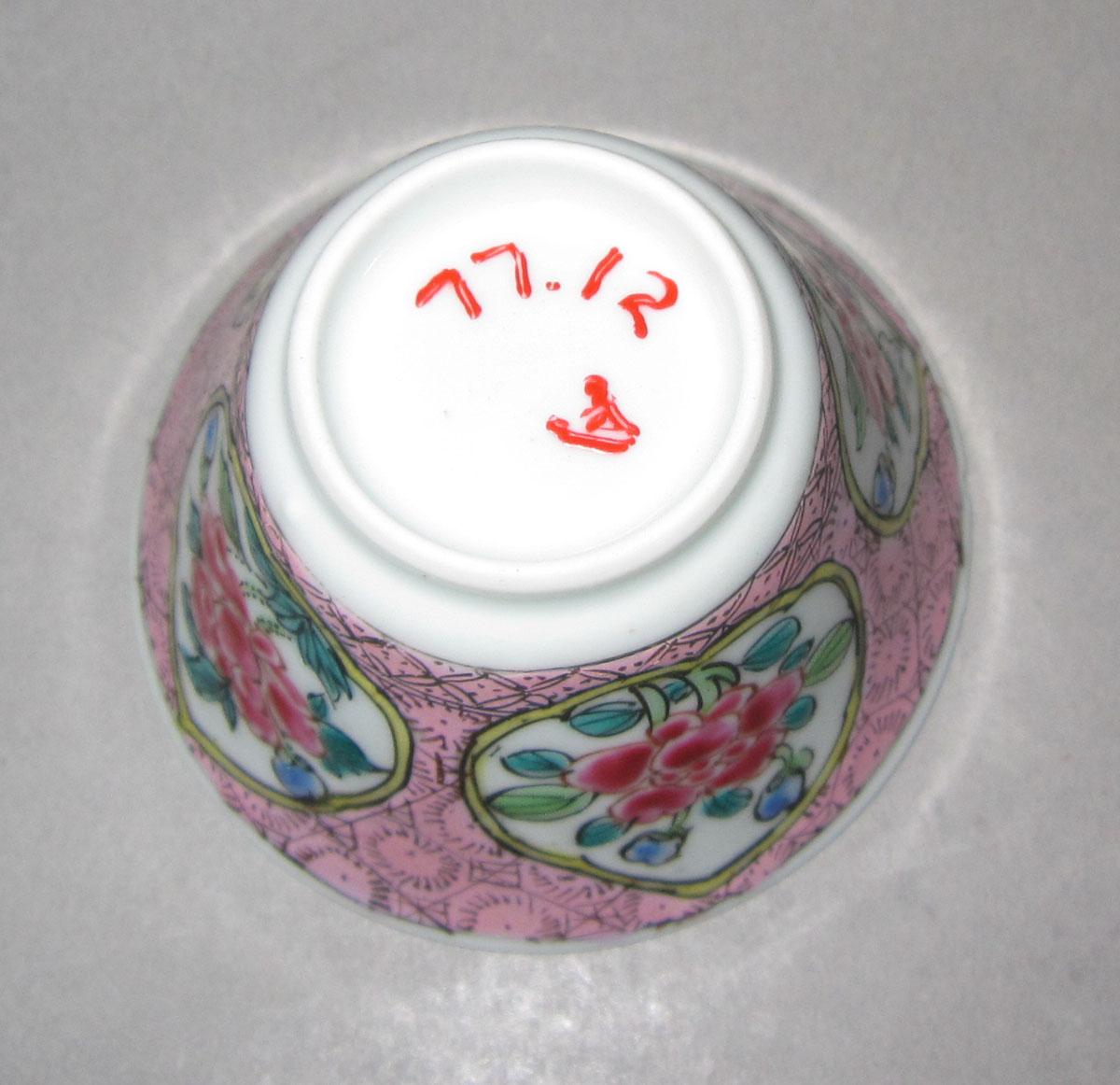 1977.0012 A Porcelain cup underside