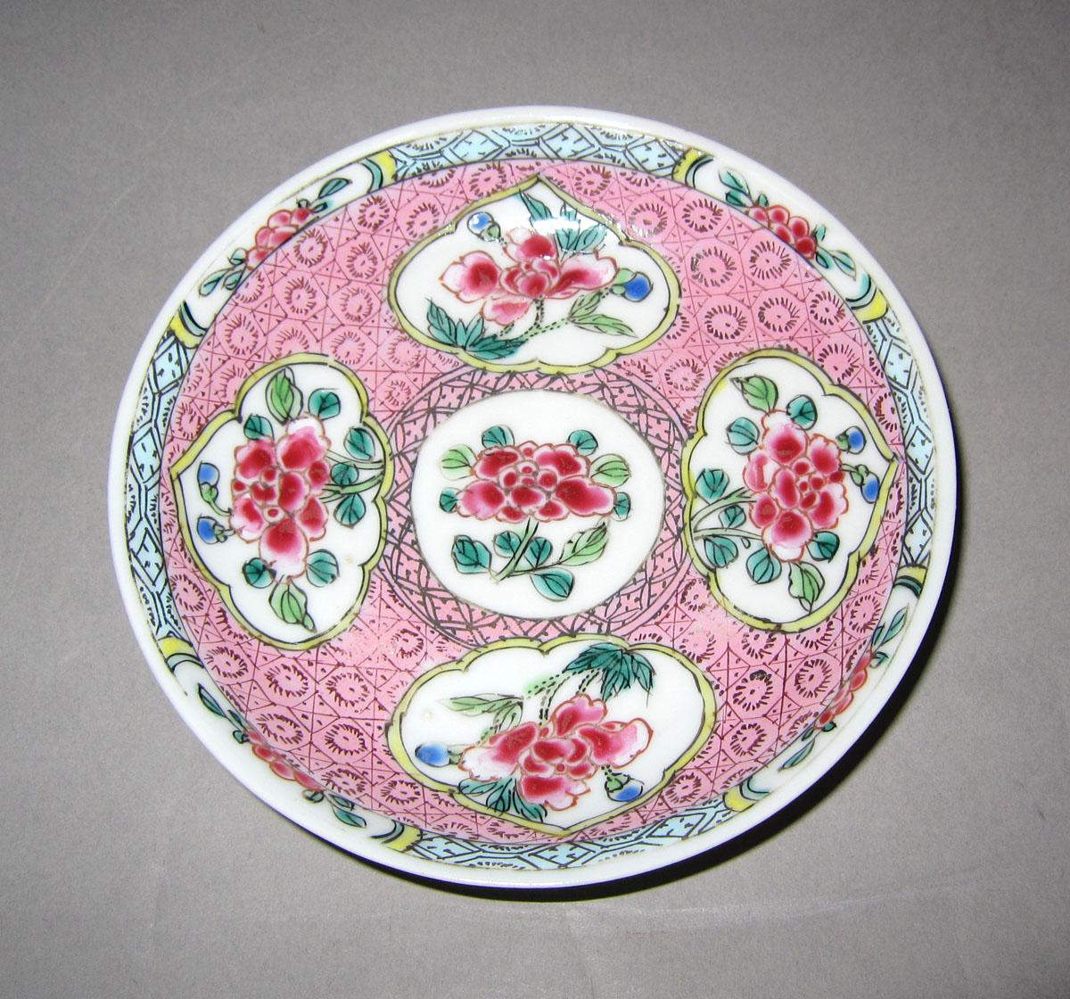 1977.0012 B Porcelain saucer