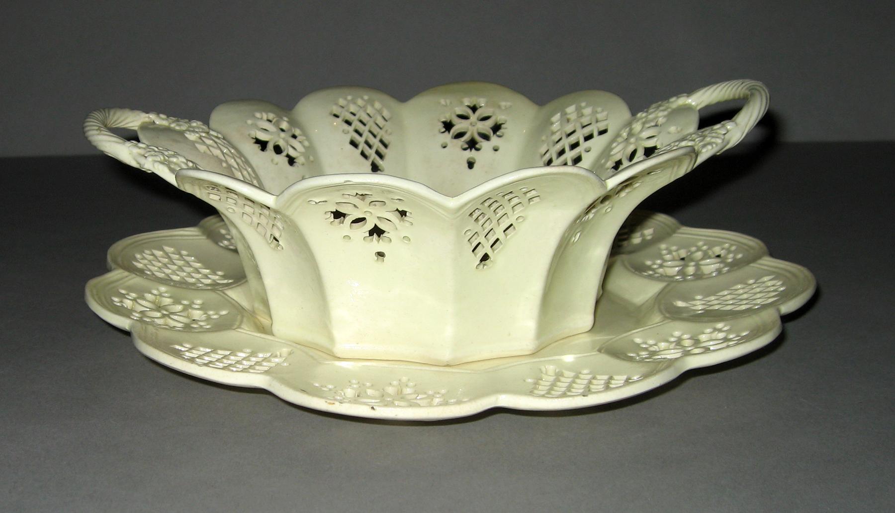 1977.0053 A, B Basket and stand (view 2)