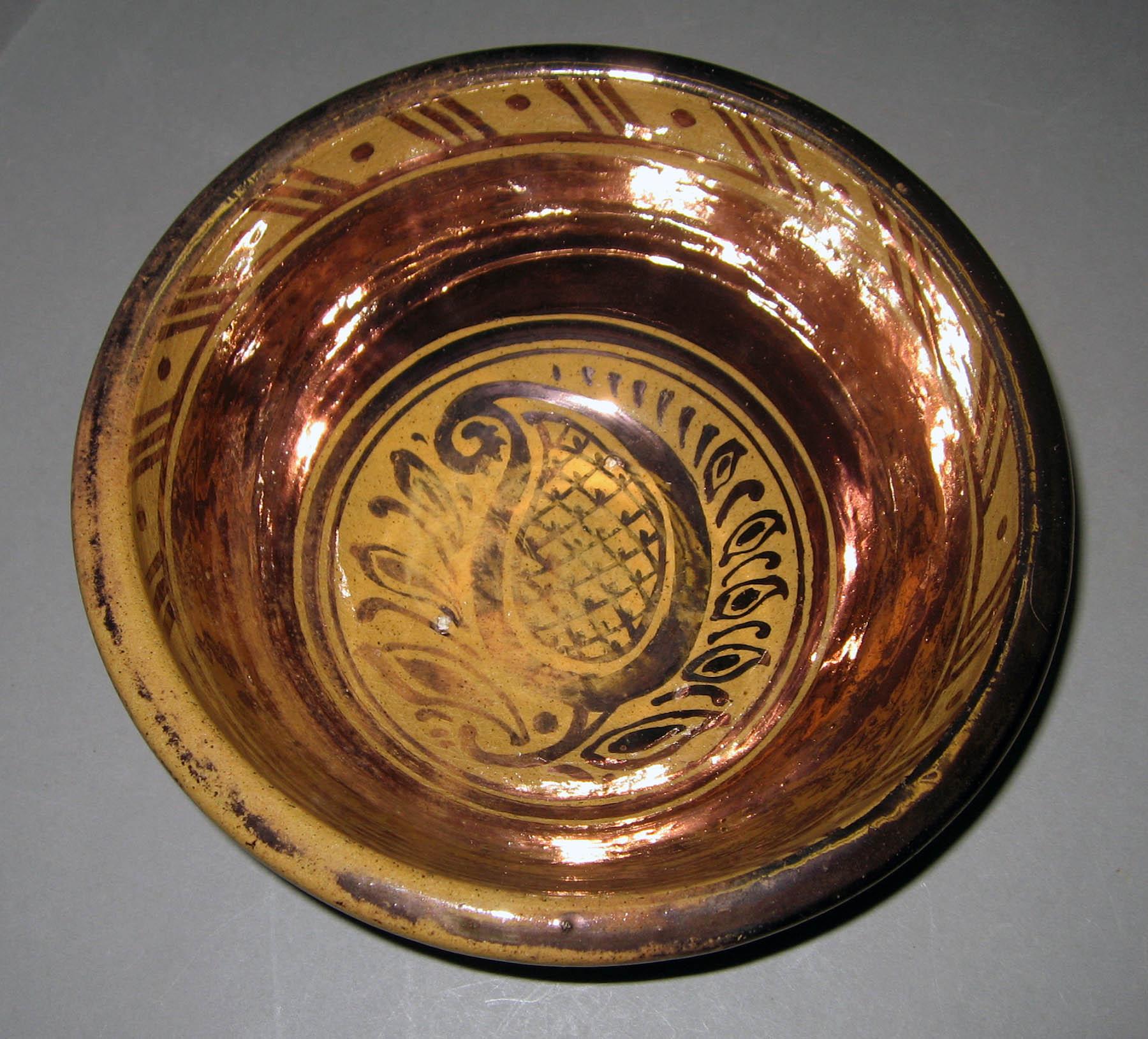 1977.0056 Lusterware bowl (interior)