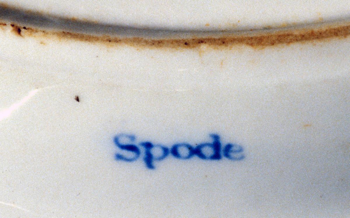 1977.0057 Spode plate (back-mark)