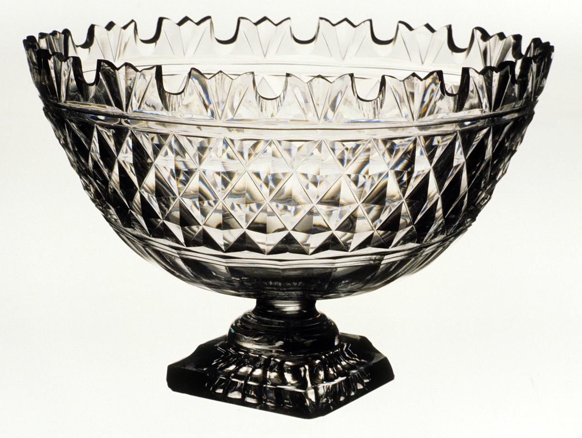 1977.0068 Glass bowl