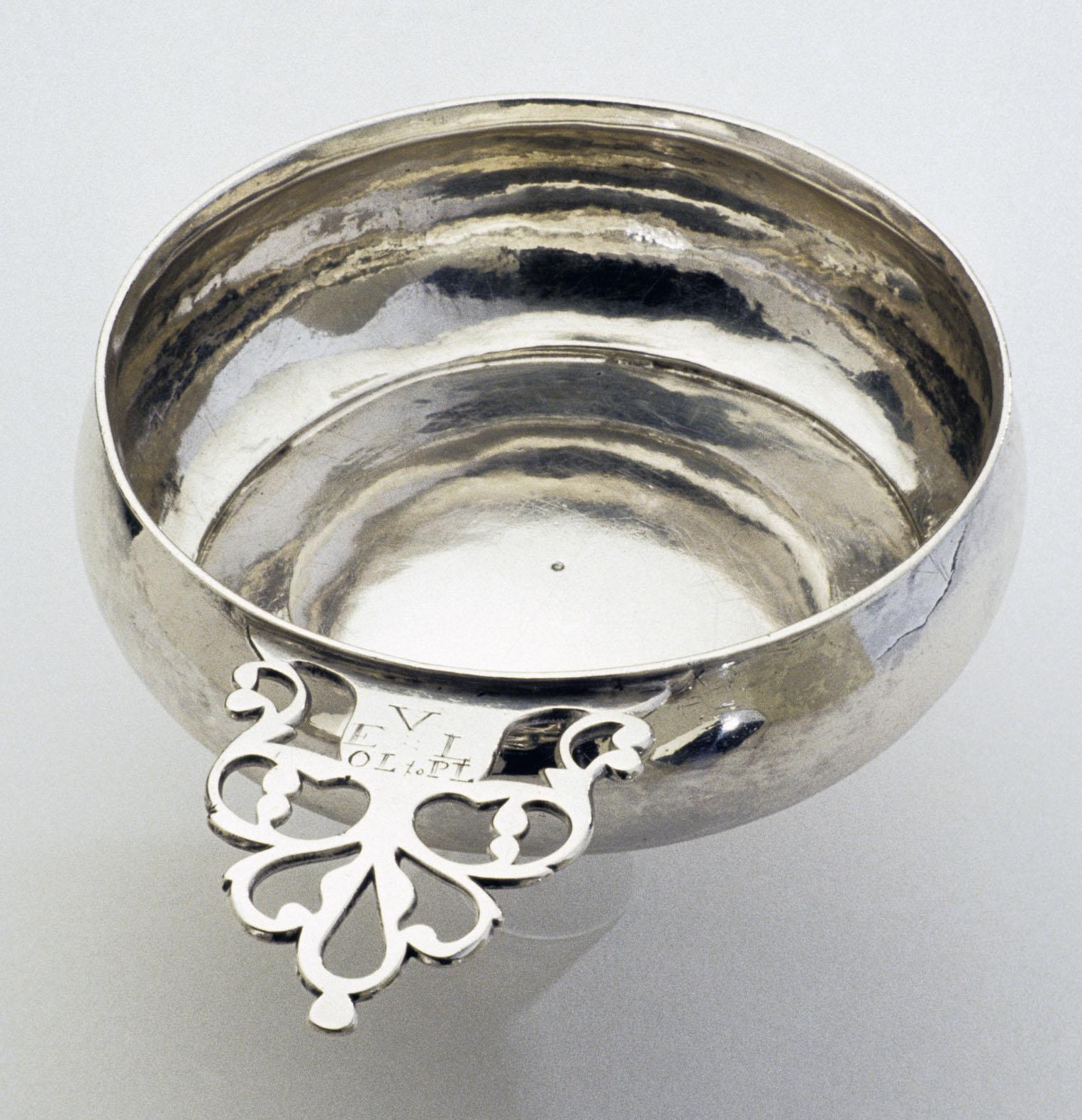 1977.0073 Porringer, view 1