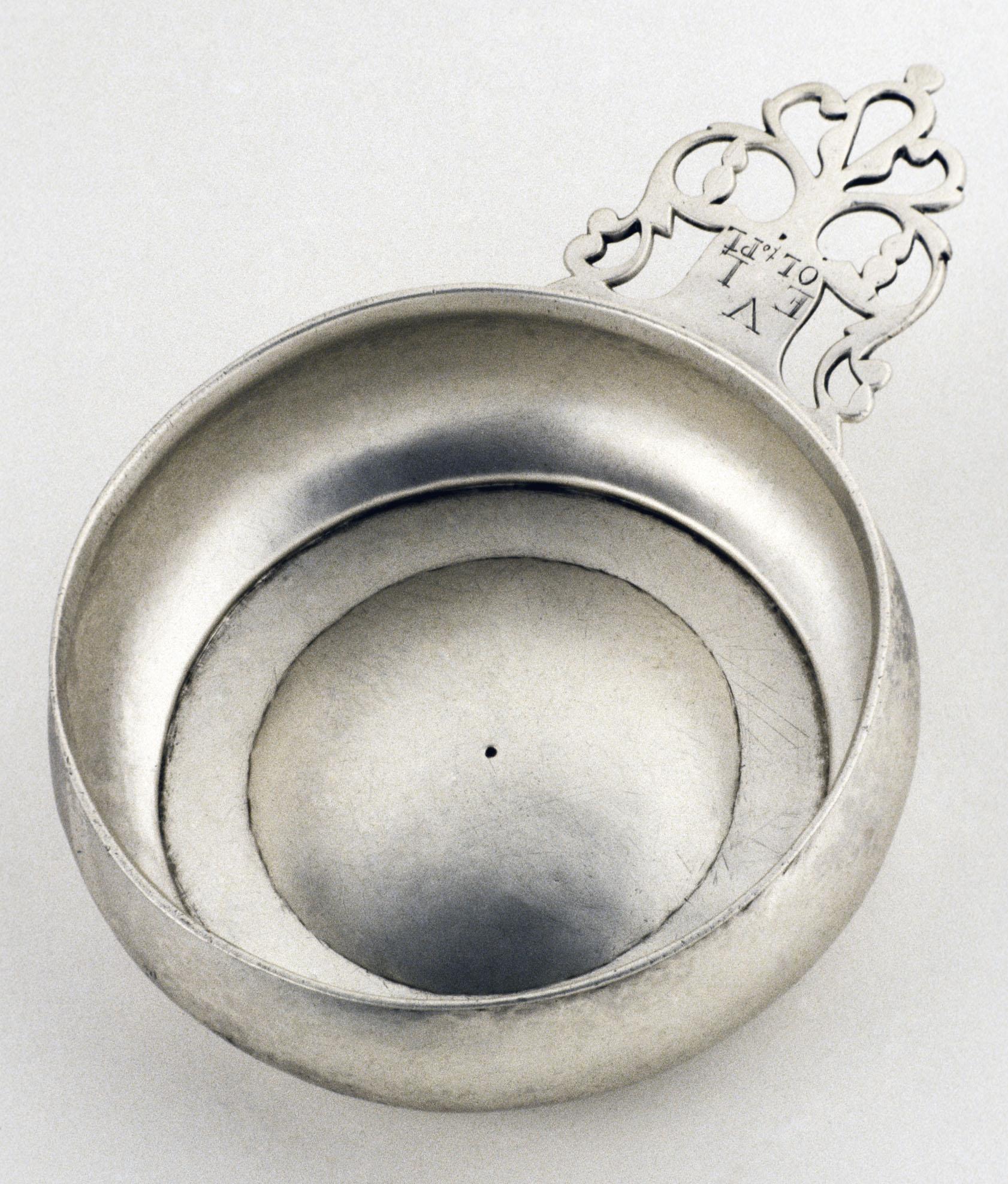 1977.0073 Porringer, view 2