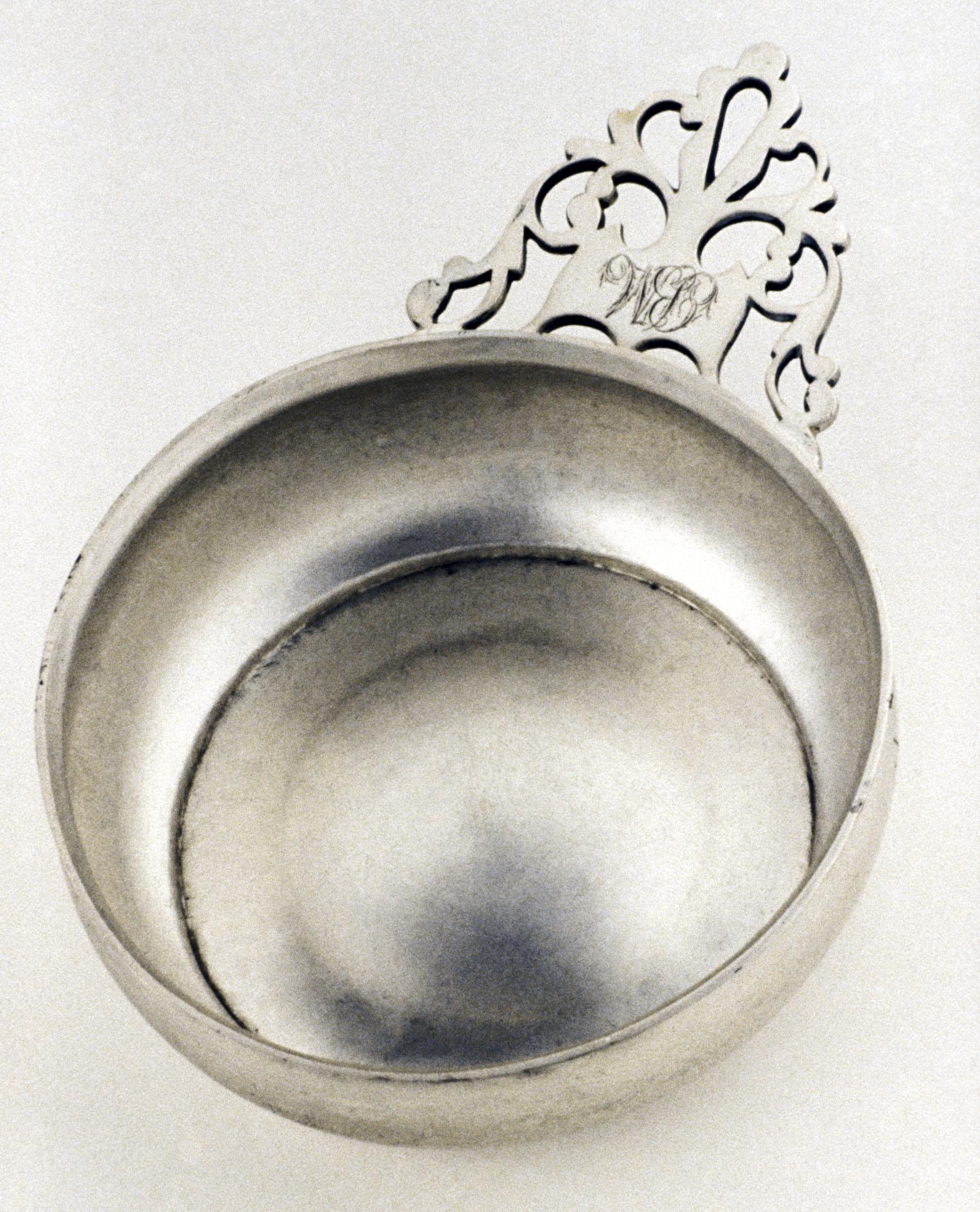 1977.0077 Porringer, view 1
