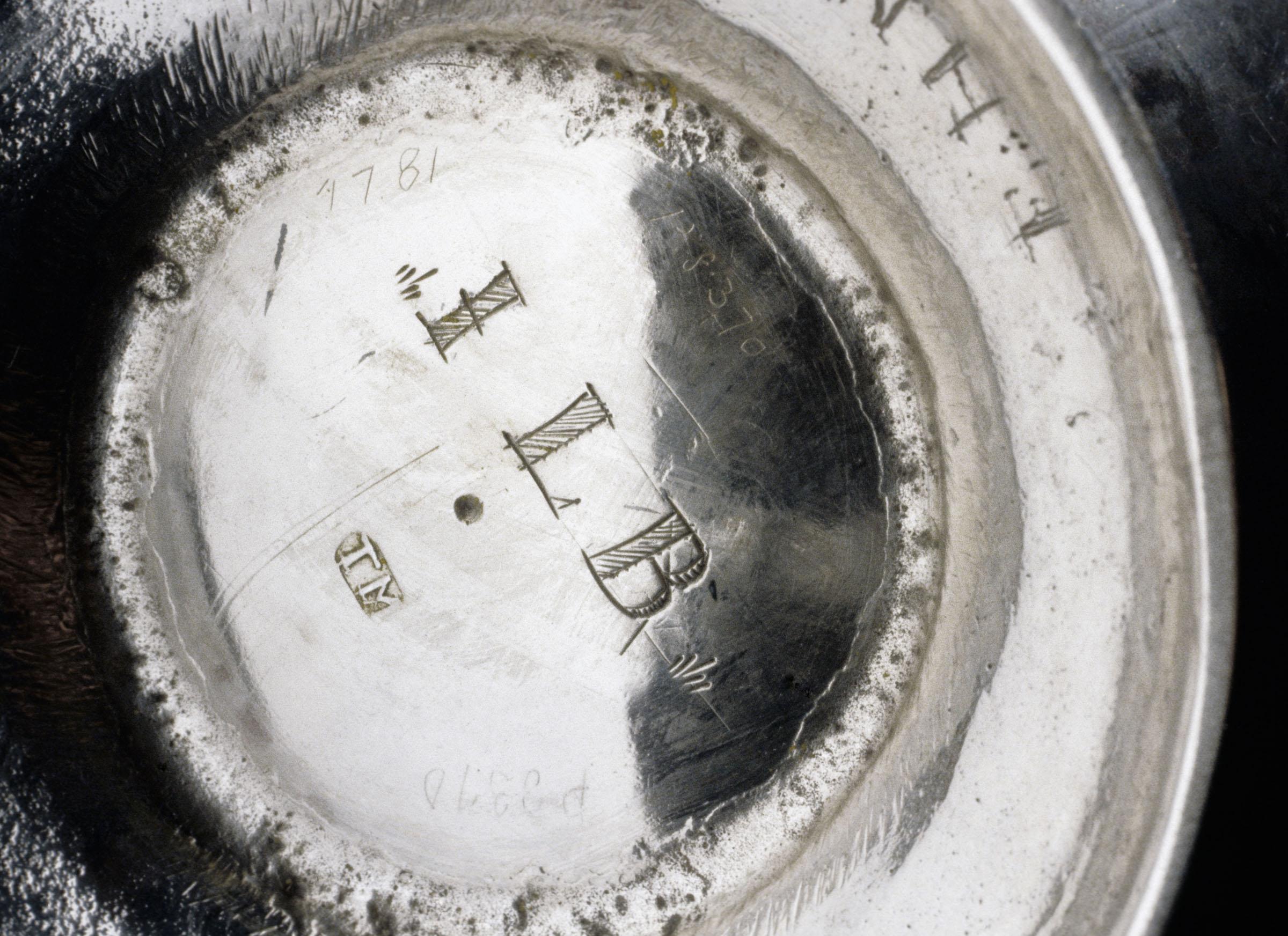 1977.0081 Cup, detail 1
