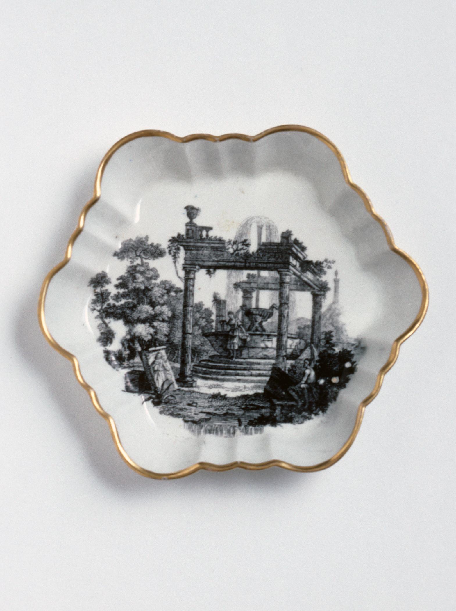 1977.0087 Soft-paste porcelain teapot stand